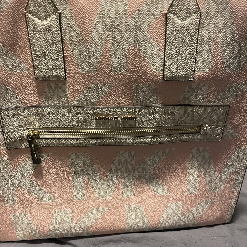 Barely used pink and white Michael Kors purse with dusting bag